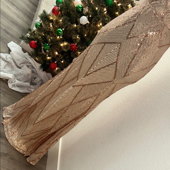 Elegant Gold Sequin Evening Gown - Picture 5 of 7